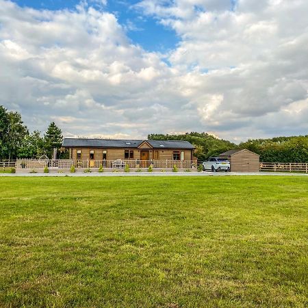 Immaculate 3-Bedroom Private Lodge Near York Bagian luar foto