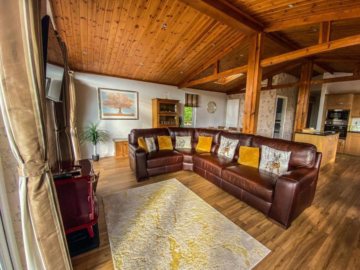 Immaculate 3-Bedroom Private Lodge Near York Bagian luar foto